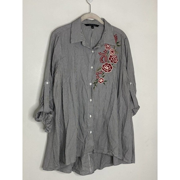Walter Baker Floral Embroidered Boho Stripe Roll Tab Shark Bite Blouse Sz M E3 - Picture 2 of 5